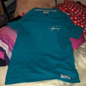 blue tommy hilfiger t-shirt